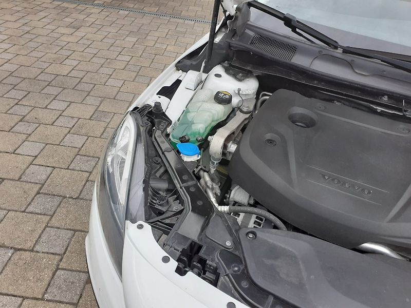 Volvo V40 (2018) 2.0 D CROSS COUNTRY - fotka 25 z 32