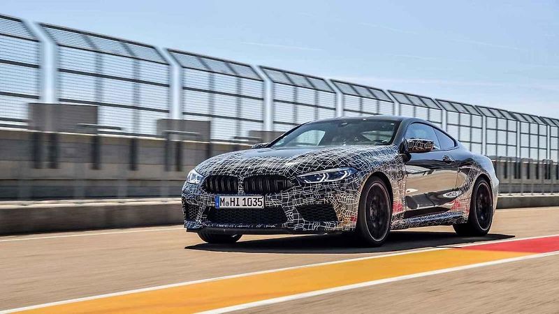 Nové BMW M8 dostalo tlačítko M Mode a zcela nový brzdový systém