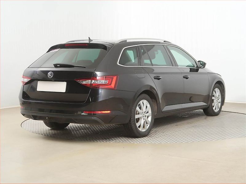 Škoda Superb (2015) Style Plus 1.6 TDI, Automat - fotka 5 z 16