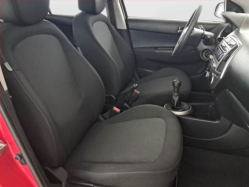 Hyundai i20 (2013) 1.2 - fotka 9 z 16