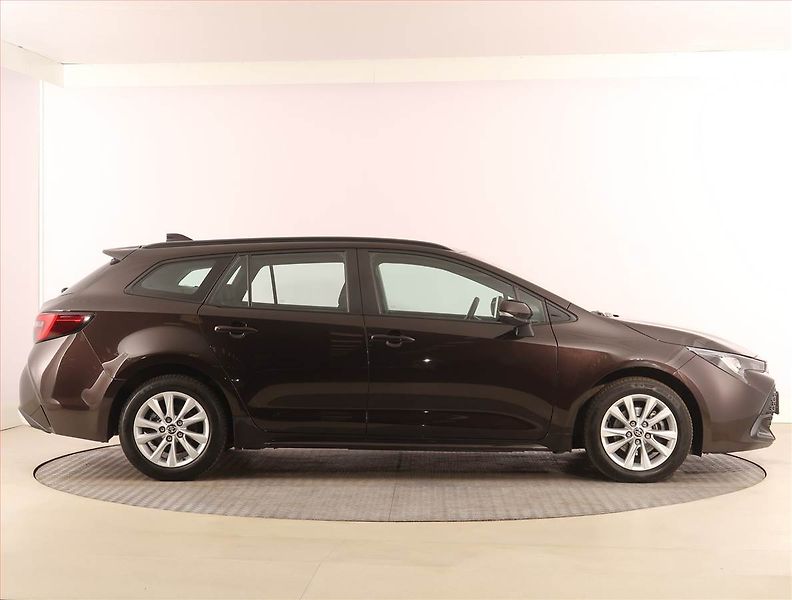Toyota Corolla (2023) 1.8 Hybrid, digi klima - fotka 6 z 24