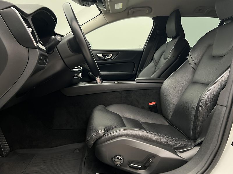 Volvo V60 CC B5 AWD PRO AUT - fotka 3 z 45