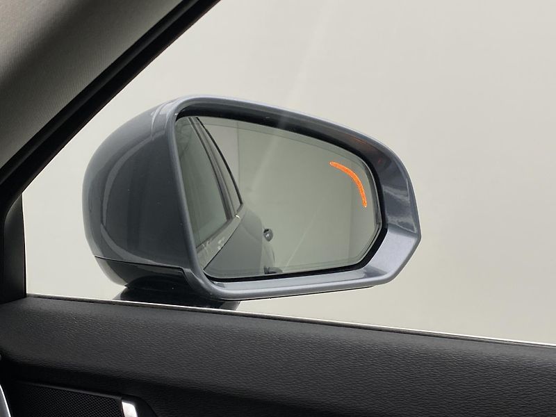 Volvo V90 D4 AWD MOMENTUM AUT  - fotka 35 z 48