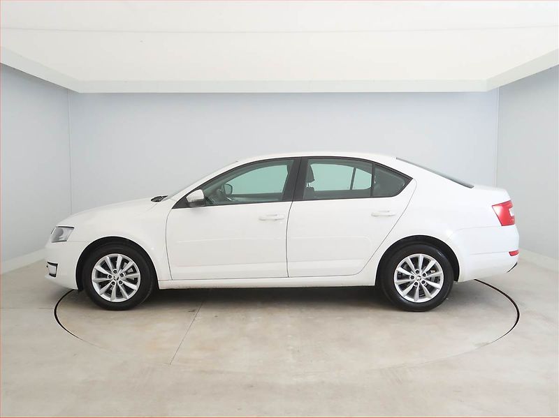 Škoda Octavia (2013) Elegance 1.6 TDI, Serv.kniha - fotka 3 z 15