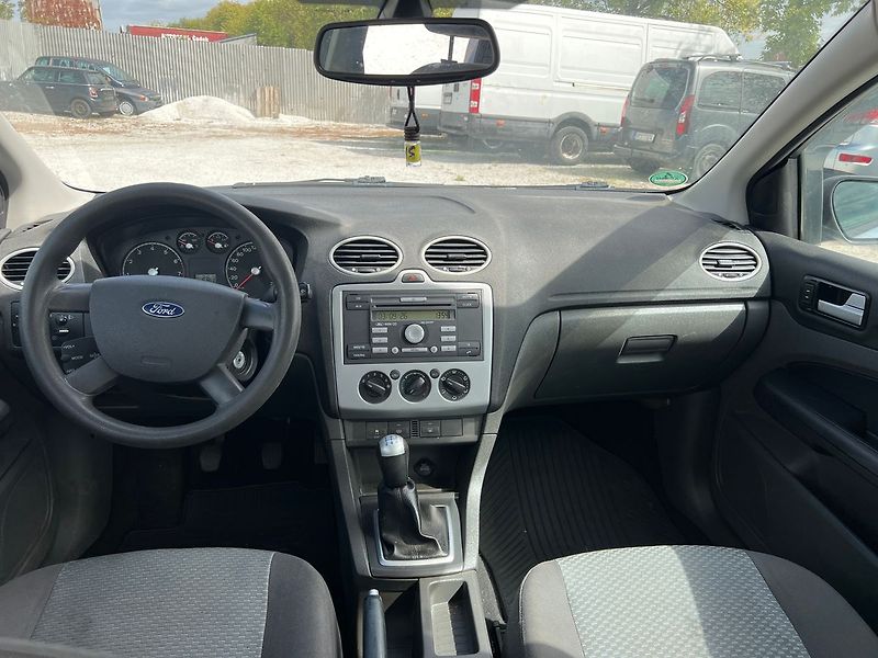 Ford Focus 1.6 i - fotka 4 z 14