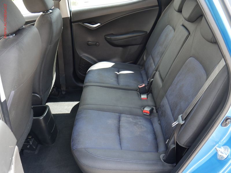Hyundai ix20 (2015) 1.4 CRDi, ČR, AC - fotka 10 z 16