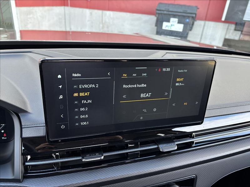 KGM Musso Grand 2,2 Premium 148kW 4x4 DPH - fotka 37 z 51