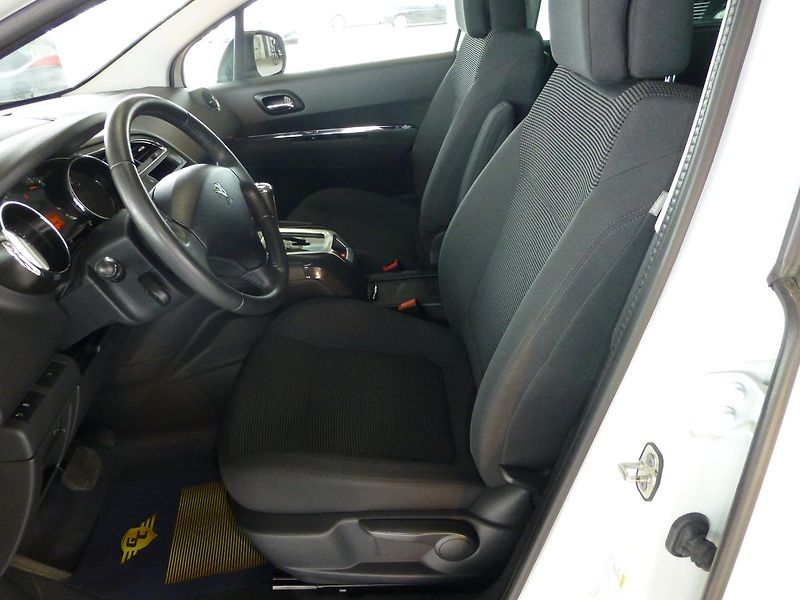Peugeot 5008 (2014) 1,6HDI*NAVIGACE.*PARKS**NEW - fotka 9 z 24