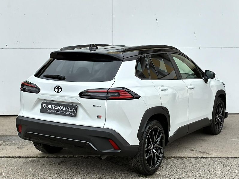 Toyota Corolla Cross 2.0 HSD e-CVT GR-Sport - fotka 2 z 22