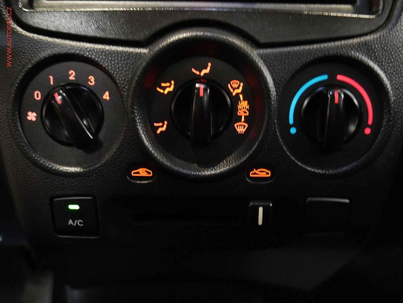 Kia Picanto (2008) 1.0i, AC - fotka 14 z 15