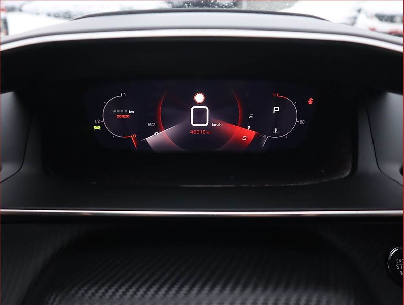 Peugeot 2008 (2023) GT 1.2 PureTech - fotka 11 z 21