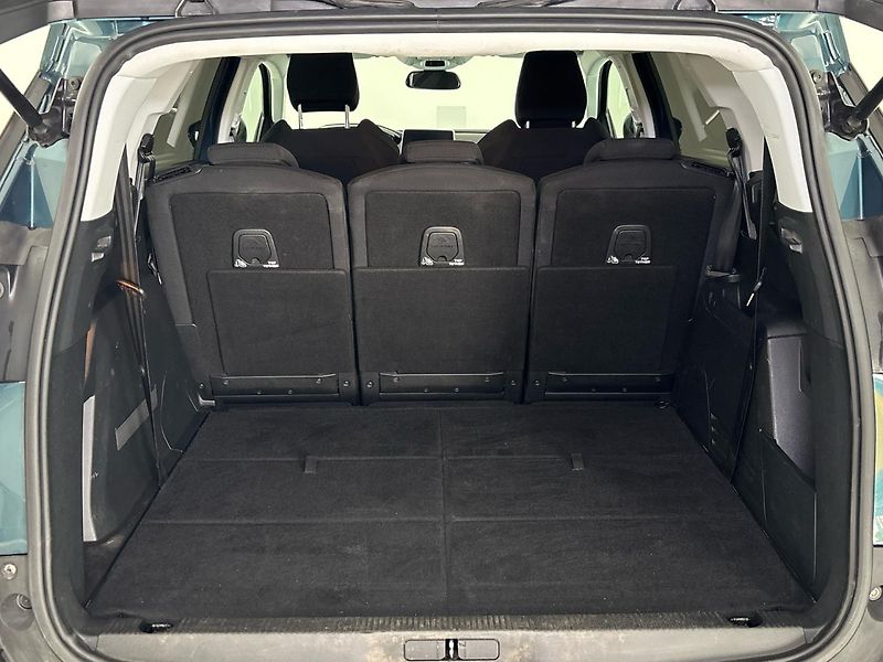 Peugeot 5008 Active, 7 míst - fotka 10 z 56