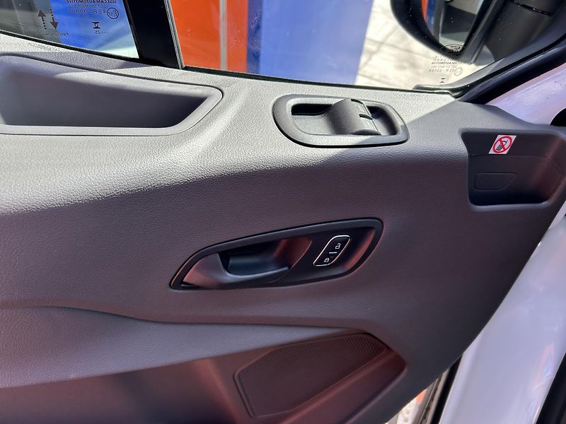 Ford Transit 2.0 EcoBlue 121kW Trend 350 L4 - fotka 9 z 27