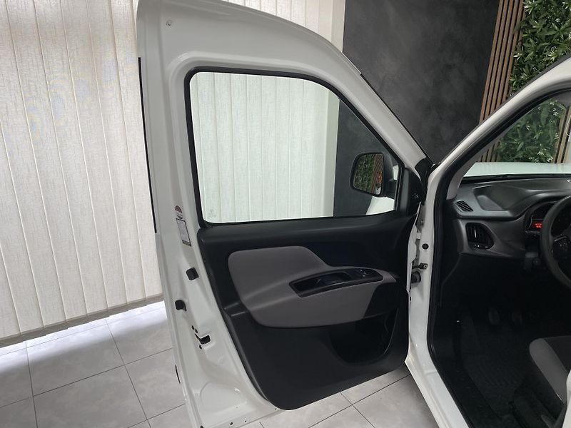 Fiat Dobló 1.6 MJT ČR AC DPH SERVISKA - fotka 17 z 21
