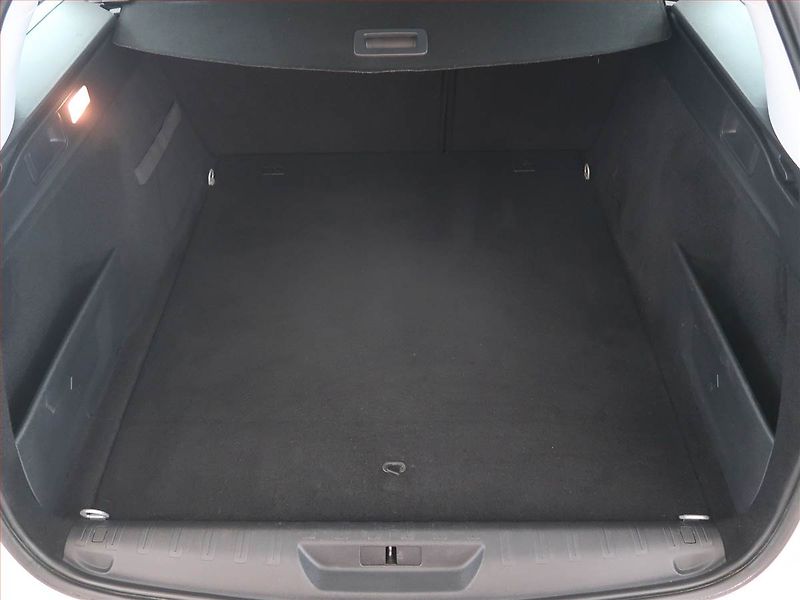 Peugeot 308 (2015) 1.6 e-HDi, Navi, Tempomat - fotka 14 z 20