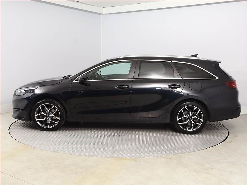 Kia Ceed (2023) 1.5 T-GDI, ČR, 1. maj. - fotka 3 z 18