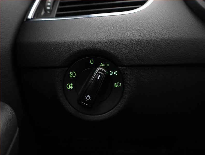 Škoda Octavia (2014) RS 2.0 TDI, Serv.kniha, Xenony - fotka 14 z 18