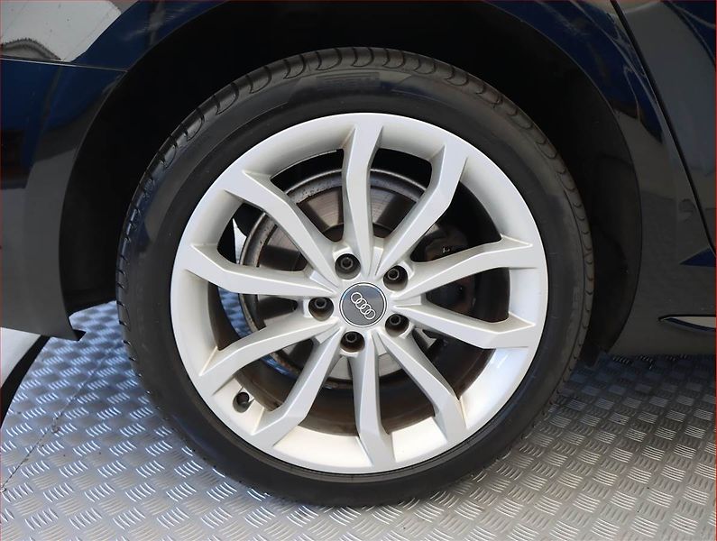 Audi A4 (2018) S-Line 2.0 TDI, Automat, Navi - fotka 15 z 22
