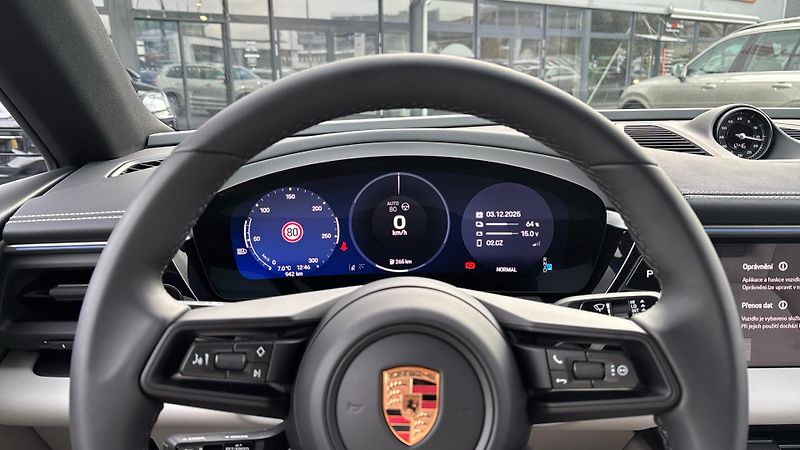 Porsche Macan 4S Electric - fotka 23 z 23
