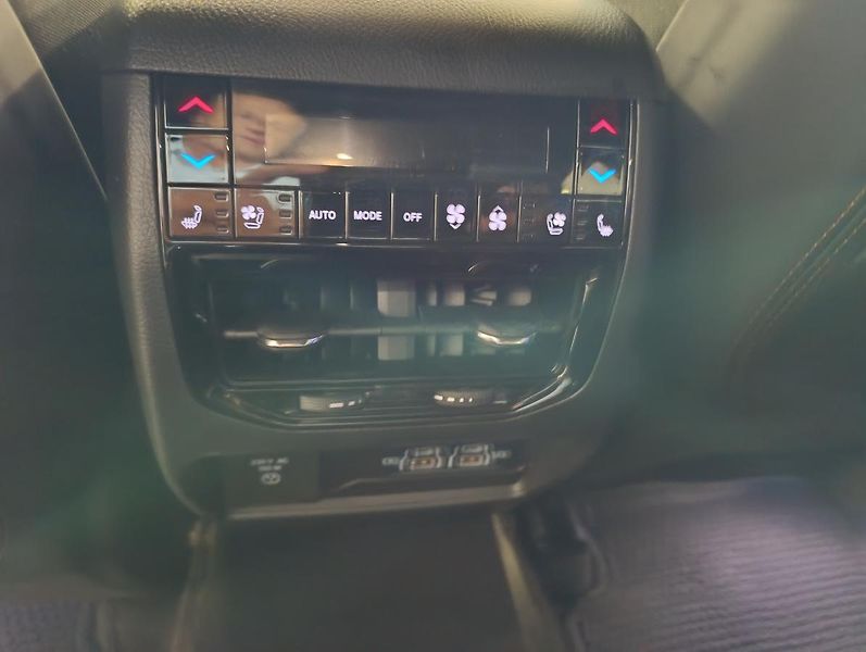 Jeep Grand Cherokee (2024) 4xe SUMMIT RESERVE PHEV - fotka 13 z 27