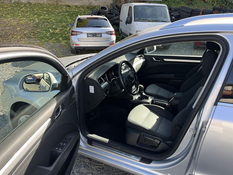 Škoda Superb (2012) 2,0 TDi 103 Kw AMBIENTE - fotka 9 z 16