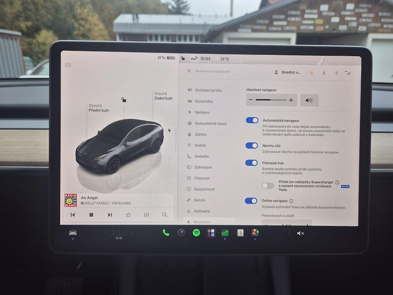 Tesla Model Y RWD 220kw TZ SOH 93,6 % - fotka 28 z 49
