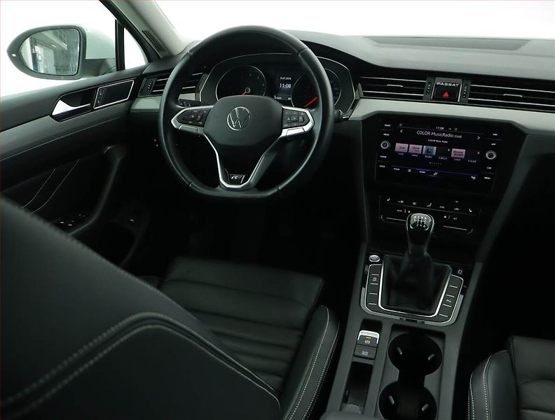 Volkswagen Passat (2021) Business 1.5 TSI, Serv.kniha - fotka 7 z 17