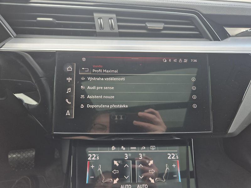 Audi e-tron 50 QUATTRO 230kw 20ALU SOH100% - fotka 25 z 44