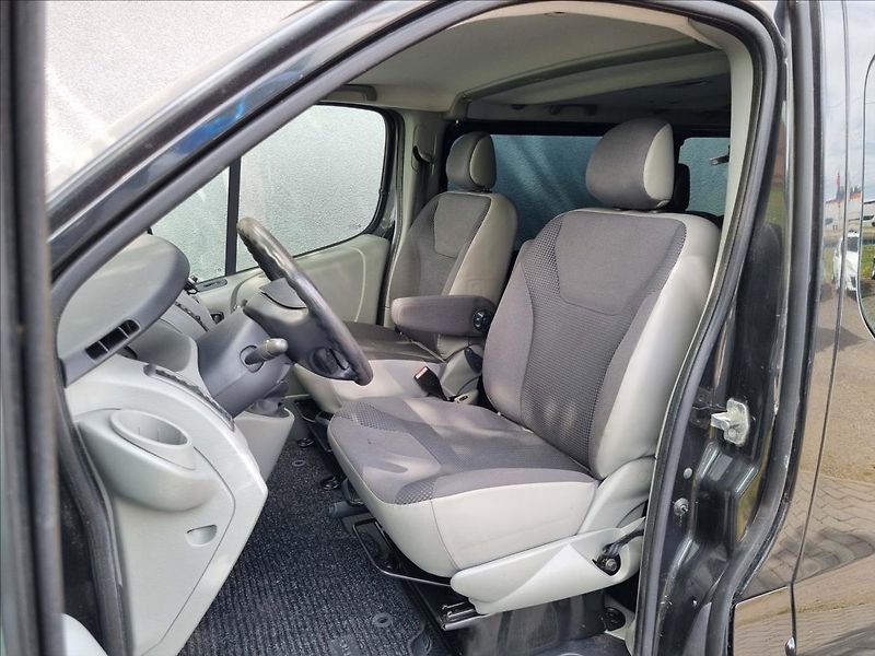 Opel Vivaro 2,5 DCi 8 Míst Webasto 2xKlima - fotka 13 z 31