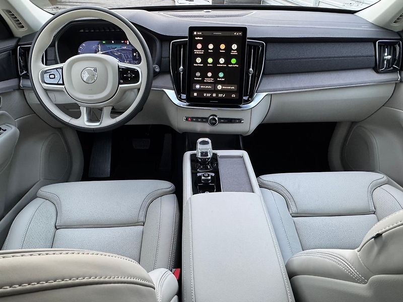 Volvo XC90 (2025) PLUS T8, ventilace, kamery 360 - fotka 15 z 22