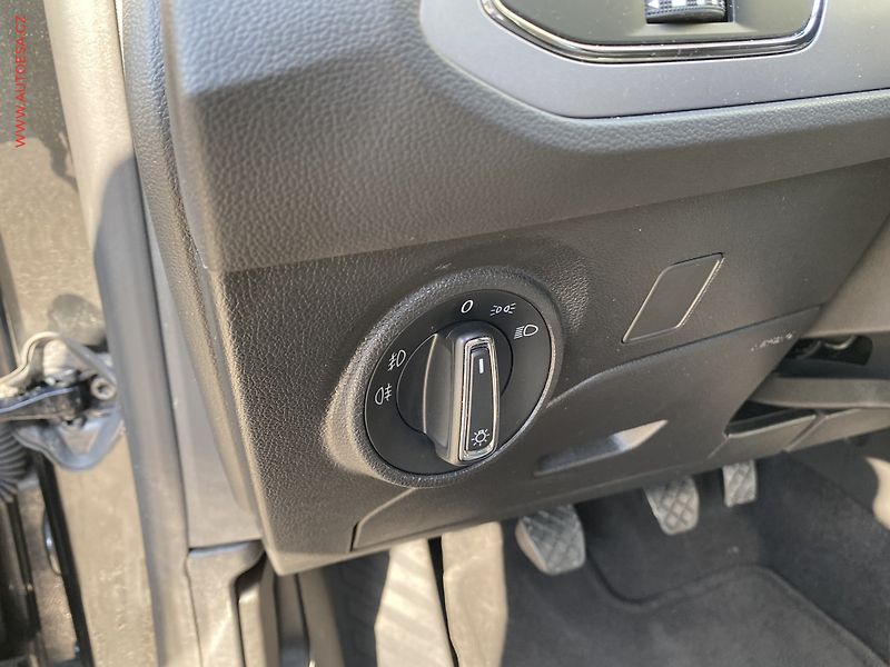 Seat Leon (2019) 1.5 TSi, Style, LED, +kola - fotka 15 z 18