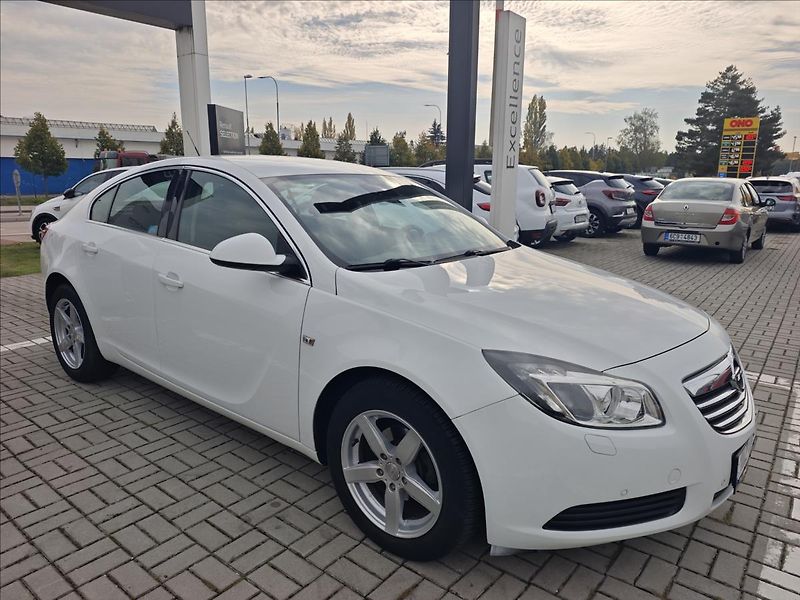 Opel Insignia 2,0 CDTi automat  Edition - fotka 8 z 24