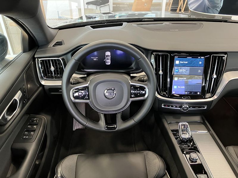 Volvo S60 B5 AWD Ultimate Dark AT8, ČR - fotka 16 z 43