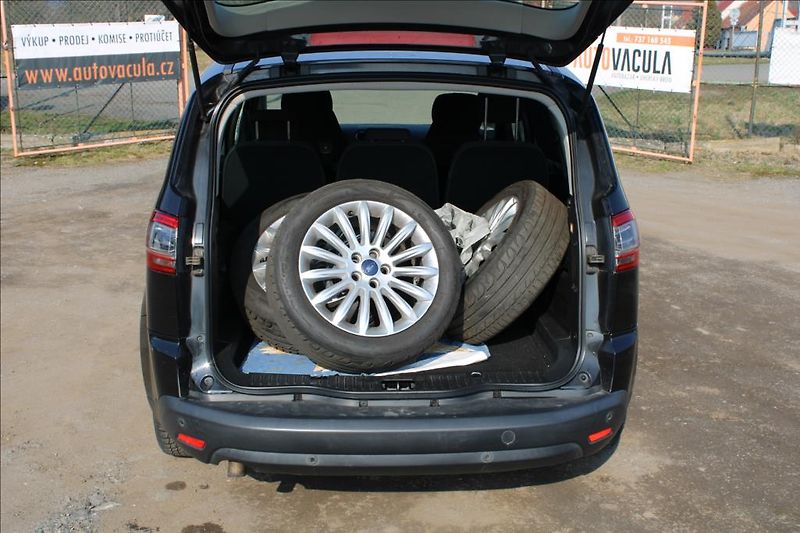 Ford S-MAX 2,0 TDCi  SERVISKA, AUTOMAT - fotka 13 z 31