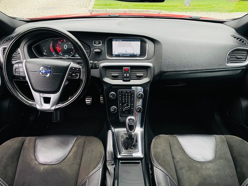 Volvo V40 2.0 D3 R-DESIGN MANUÁL TAŽNÉ - fotka 24 z 45