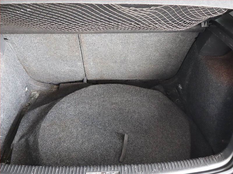 Volkswagen Golf (2005) 1.4 16V, nová STK, udržované - fotka 13 z 15