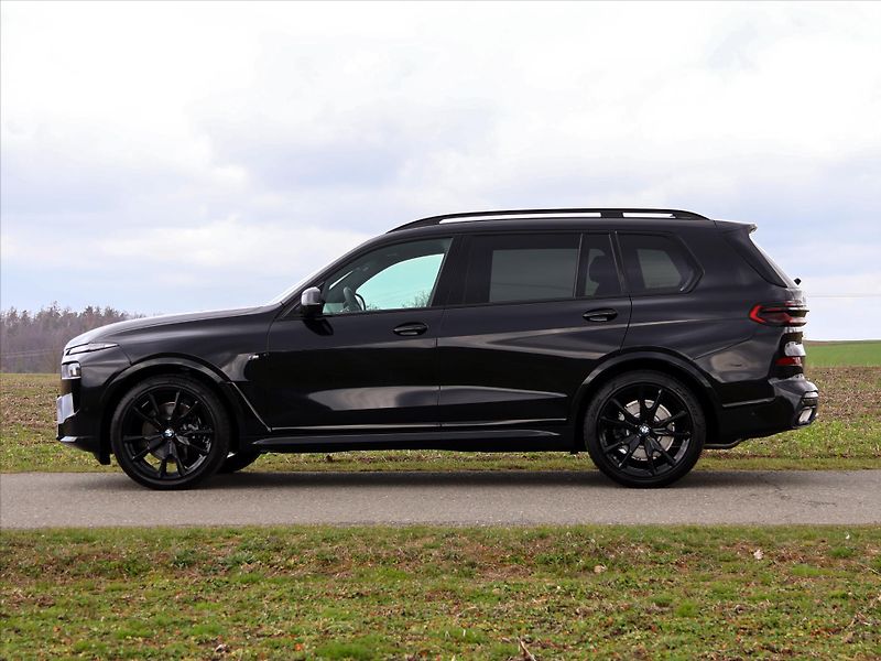 BMW X7 3,0 xDrive40d Mpacket - fotka 4 z 46