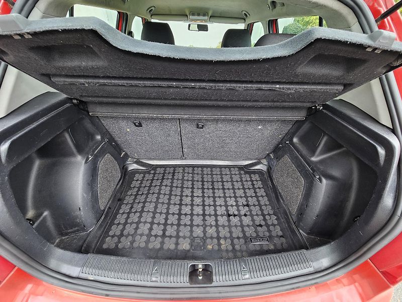 Škoda Fabia (2008) 2 1.2 HTP KLIMA - fotka 17 z 17