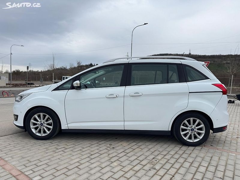 Ford Grand C-MAX 2.0TDCi 110kW kamera - fotka 4 z 28