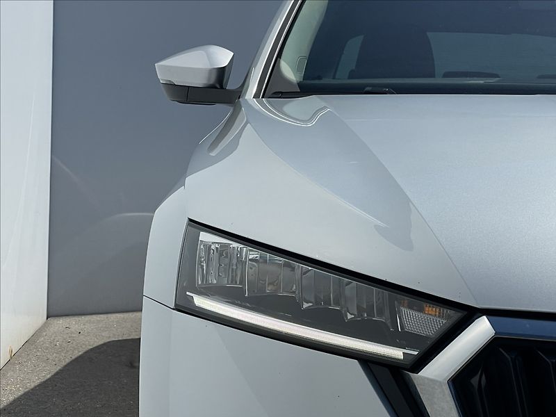 Škoda Octavia 2,0 TDI DSG Ambition Plus LED - fotka 18 z 19