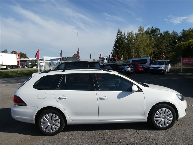 Volkswagen Golf 1,2 TSi 77kW serviska, klima - fotka 11 z 42