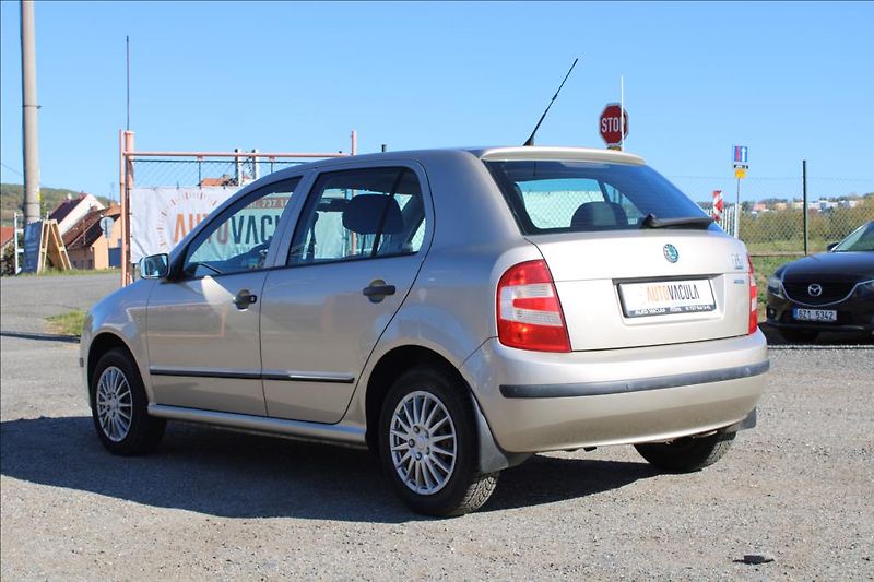 Škoda Fabia 1,4 i 16V  2.maj.,ČR,92.077km - fotka 7 z 19