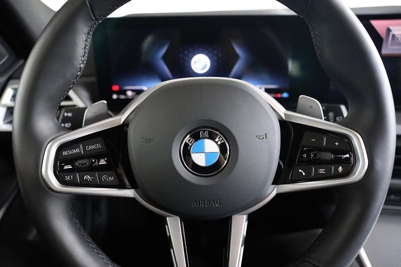 BMW Řada 3 330i xDrive Touring - fotka 21 z 21