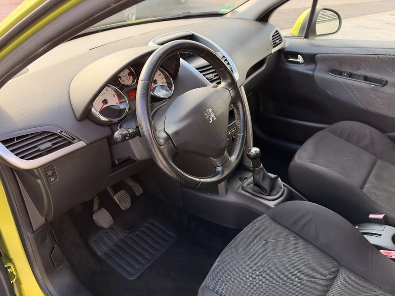 Peugeot 207 (2009) SW 1.6HDi 66kW - fotka 11 z 30