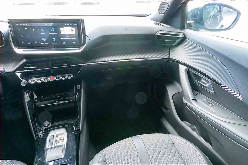 Peugeot 2008 (2025) Allure 1.2 PureTech - fotka 8 z 18