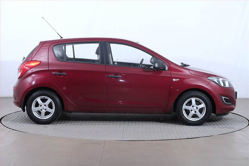 Hyundai i20 (2014) 1.2 - fotka 6 z 15