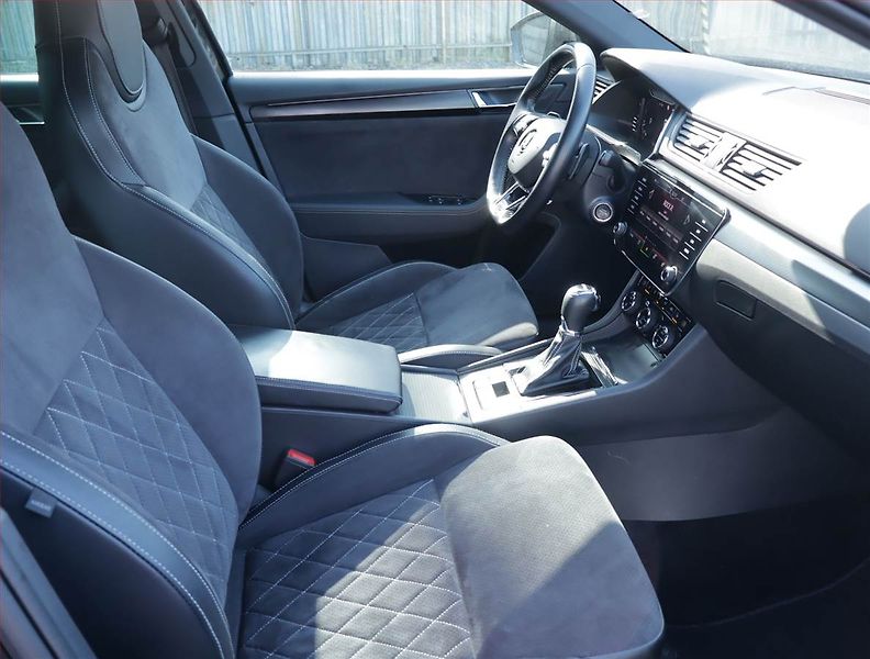 Škoda Superb (2023) Sportline 1.5 TSI - fotka 9 z 28