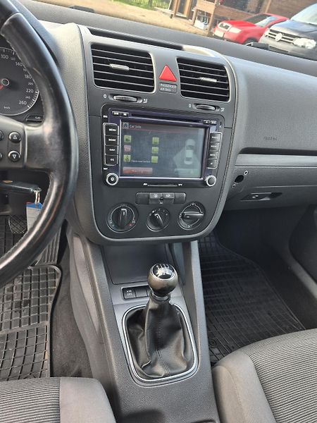 Volkswagen Golf (2008) 1.9Tdi 77kw - fotka 17 z 21
