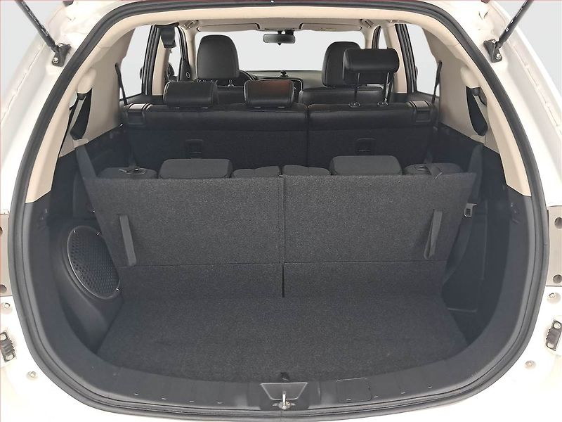 Mitsubishi Outlander (2016) 2.2 DI-D, 4X4, 7 míst, ČR - fotka 18 z 20