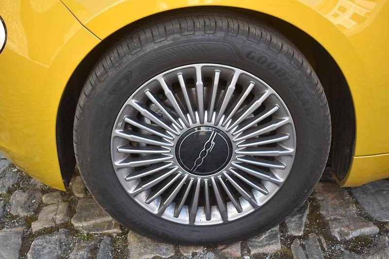 Fiat 500 je stále krásné auto. Nyní už nemusí být jen elektrický.